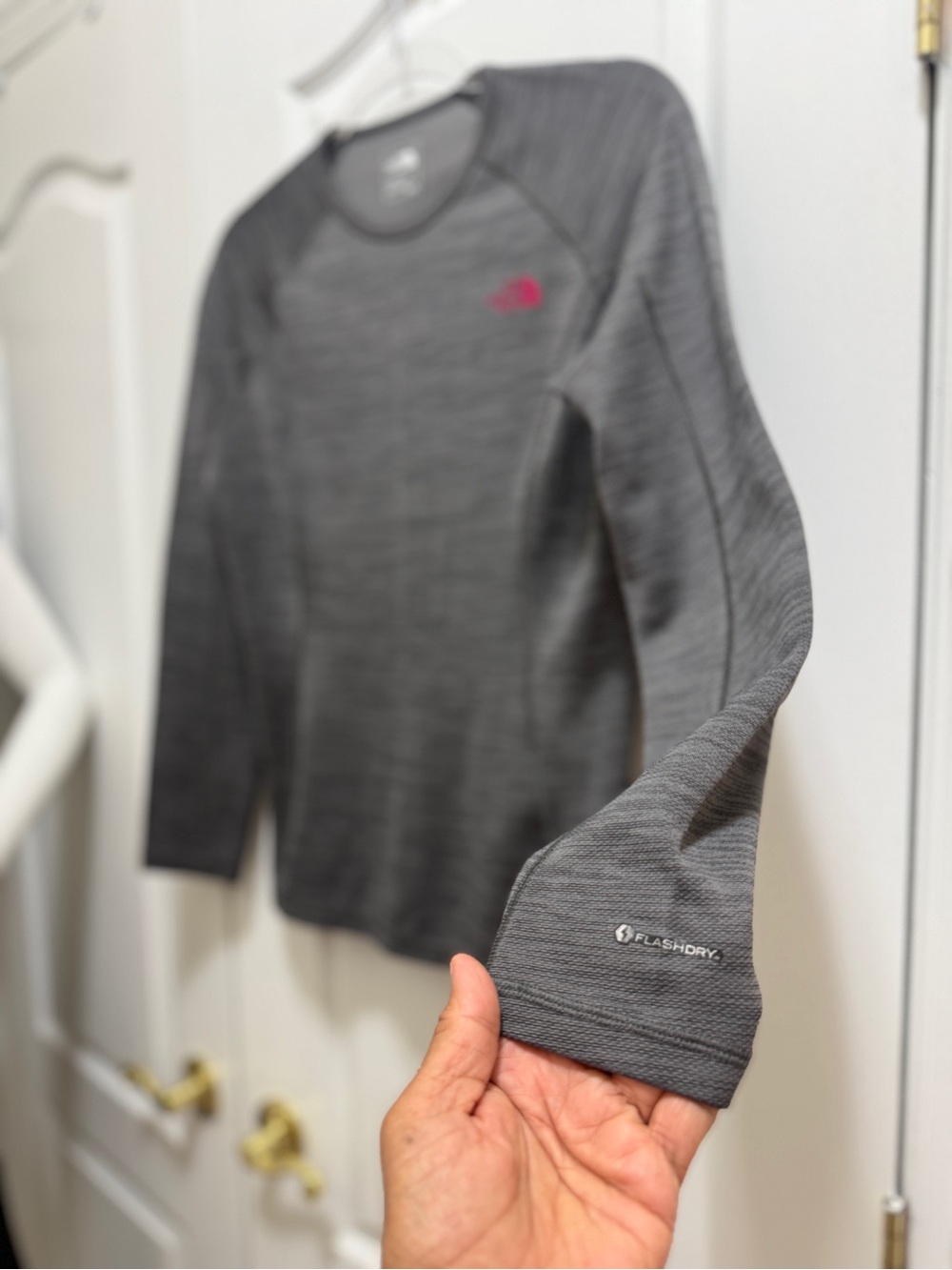 The North Face Women's Heather Gray Long Sleeve Crew with Pink Logo - Picture 3 of 8